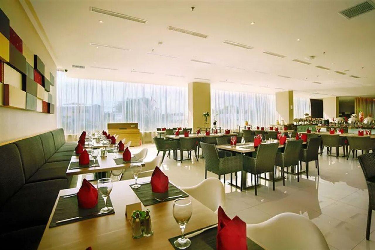 The Zhm Premiere Padang Hotel Exterior photo