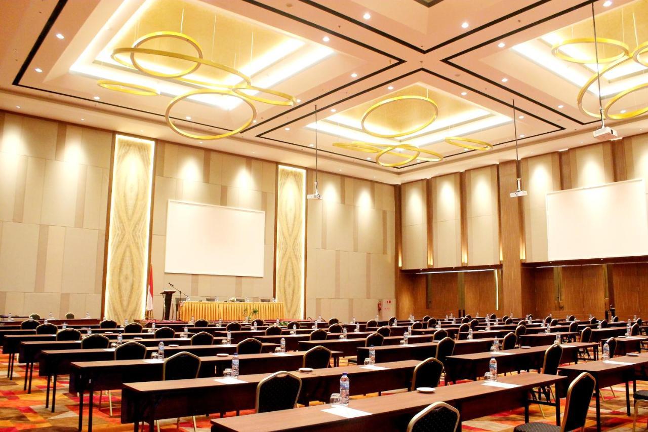 The Zhm Premiere Padang Hotel Exterior photo