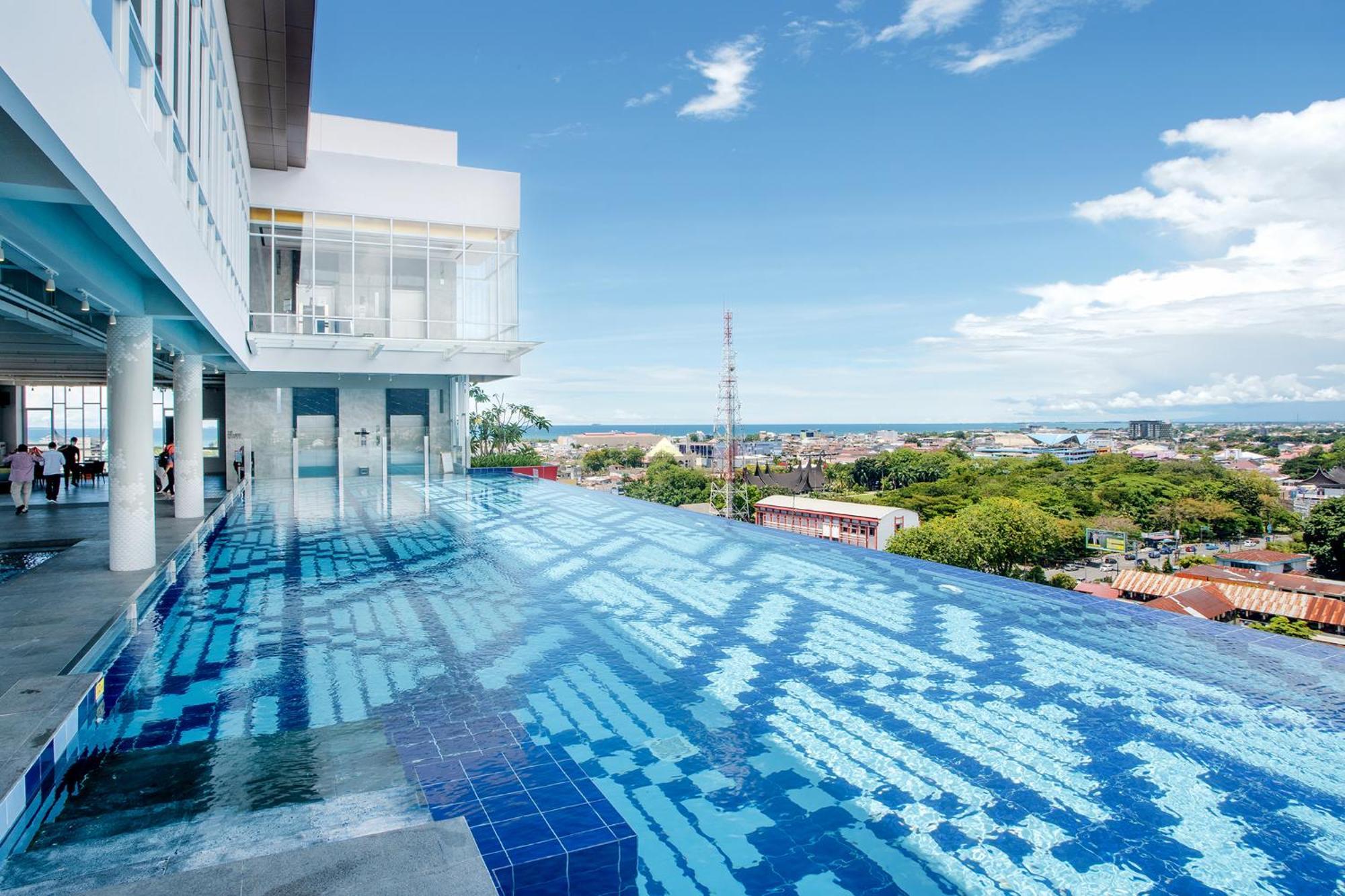The Zhm Premiere Padang Hotel Exterior photo